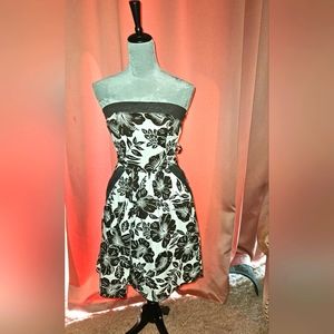 Brown And White Strapless Floral A Line Midi Dress With Pockets